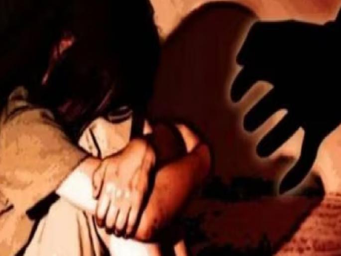 A teacher sexually assaulted a minor girl after finding her alone at home in Ichalkaranji Kolhapur District | Kolhapur: एकटी असल्याचे पाहून घरात घुसला, शिक्षकाने अल्पवयीन मुलीवर लैंगिक अत्याचार केला A teacher sexually assaulted a minor girl after finding her alone at home in Ichalkaranji Kolhapur District | Kolhapur: एकटी असल्याचे पाहून घरात घुसला, शिक्षकाने अल्पवयीन मुलीवर लैंगिक अत्याचार केला