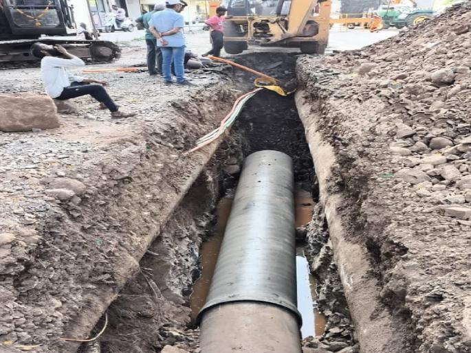 The work to replace the 18 km long water channel that supplies water to Ichalkaranji city is incomplete even after 15 years | Kolhapur: इचलकरंजीकर तहानलेलेच; १८ किलोमीटर जलवाहिनी बदलण्याचे काम १५ वर्षे झाली तरी पूर्ण होईना The work to replace the 18 km long water channel that supplies water to Ichalkaranji city is incomplete even after 15 years | Kolhapur: इचलकरंजीकर तहानलेलेच; १८ किलोमीटर जलवाहिनी बदलण्याचे काम १५ वर्षे झाली तरी पूर्ण होईना