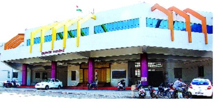 Ichalkaranji municipality: People's Representatives-Jupli | कर्मचाऱ्यांच्या बदल्यांवरून शीतयुद्ध इचलकरंजी नगरपालिका : लोकप्रतिनिधी-प्रशासनात जुंपली Ichalkaranji municipality: People's Representatives-Jupli | कर्मचाऱ्यांच्या बदल्यांवरून शीतयुद्ध इचलकरंजी नगरपालिका : लोकप्रतिनिधी-प्रशासनात जुंपली