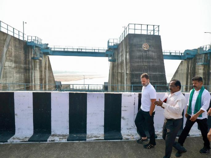Rahul Gandhi slams Telangana CM 'KCR' over 'Medigadda' dam; Accused of looting the public in the name of irrigation | 'मेडिगड्डा'वरुन राहुल गांधी 'केसीआर'वर बरसले; सिंचनाच्या नावाखाली जनतेची लूट केल्याचा आरोप Rahul Gandhi slams Telangana CM 'KCR' over 'Medigadda' dam; Accused of looting the public in the name of irrigation | 'मेडिगड्डा'वरुन राहुल गांधी 'केसीआर'वर बरसले; सिंचनाच्या नावाखाली जनतेची लूट केल्याचा आरोप