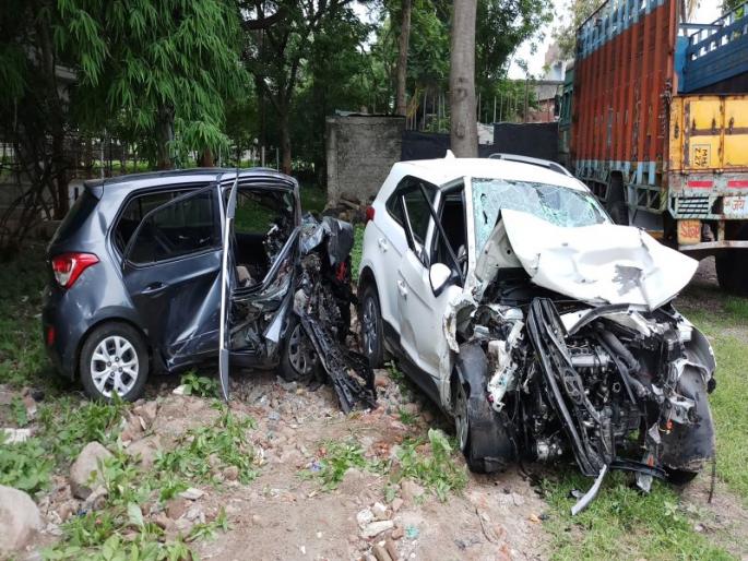 Identified the accident near Nashirabad | नशिराबाद जवळ झालेल्या अपघातातील मयतांची ओळख पटली, गेंदालाल मिल परिसरात शोककळा Identified the accident near Nashirabad | नशिराबाद जवळ झालेल्या अपघातातील मयतांची ओळख पटली, गेंदालाल मिल परिसरात शोककळा