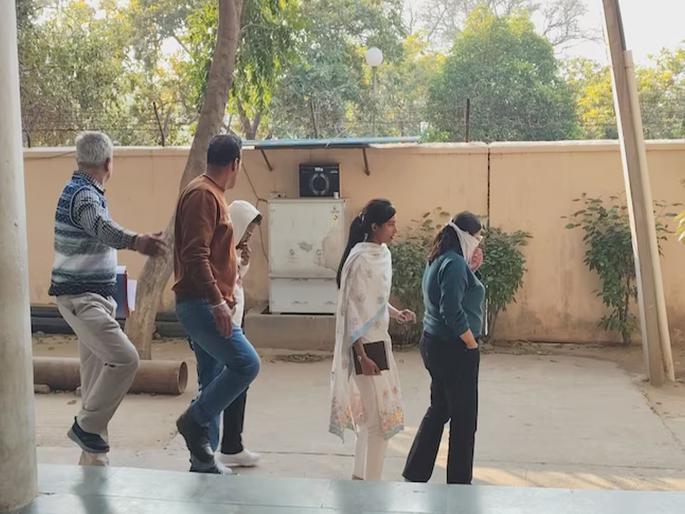 IDFC First Bank Fraud News: Brother-in-law and sister trapped by brother-in-law, were fans of Harshad Mehta, shocking information comes to light in IDFC First Bank scam | मेहुण्यामुळे अडकले भावोजी आणि बहीण, हर्षद मेहताचे होते फॅन्स, IDFC फर्स्ट बँक घोटाळ्यात धक्कादायक माहिती समोर IDFC First Bank Fraud News: Brother-in-law and sister trapped by brother-in-law, were fans of Harshad Mehta, shocking information comes to light in IDFC First Bank scam | मेहुण्यामुळे अडकले भावोजी आणि बहीण, हर्षद मेहताचे होते फॅन्स, IDFC फर्स्ट बँक घोटाळ्यात धक्कादायक माहिती समोर