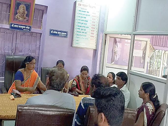 Plaster of Paris banned for immersion | प्लास्टर ऑफ पॅरिसच्या मूर्ती विसर्जनावर बंदी Plaster of Paris banned for immersion | प्लास्टर ऑफ पॅरिसच्या मूर्ती विसर्जनावर बंदी