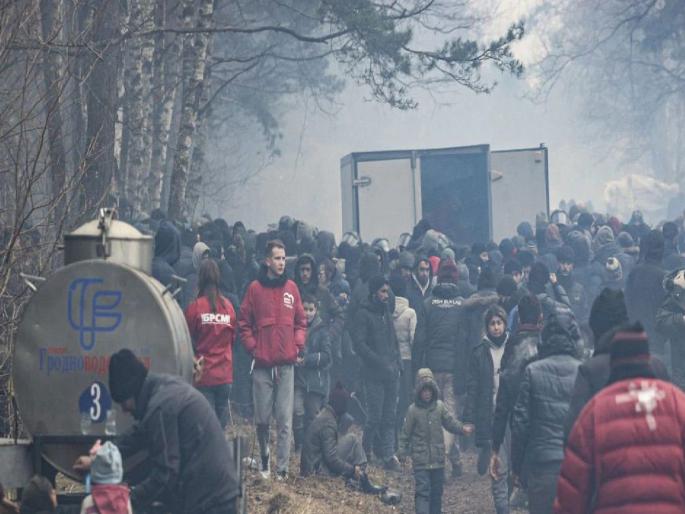 Russia-Ukraine War: After Russia give nuclear threat Europe Citizens buy iodine pills, Increase demand from pharmacies | Russia-Ukraine War: रशियाच्या अणुहल्ल्याच्या धमकीनं युरोपात दहशत; ‘या’ गोळ्या विकत घेण्यासाठी नागरिकांची तारांबळ Russia-Ukraine War: After Russia give nuclear threat Europe Citizens buy iodine pills, Increase demand from pharmacies | Russia-Ukraine War: रशियाच्या अणुहल्ल्याच्या धमकीनं युरोपात दहशत; ‘या’ गोळ्या विकत घेण्यासाठी नागरिकांची तारांबळ