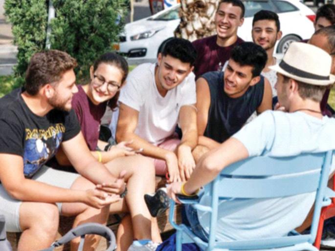 Israel became mask-free, all schools started | करून दाखवले! इस्रायल झाला मास्कमुक्त, सर्व शाळाही सुरू Israel became mask-free, all schools started | करून दाखवले! इस्रायल झाला मास्कमुक्त, सर्व शाळाही सुरू