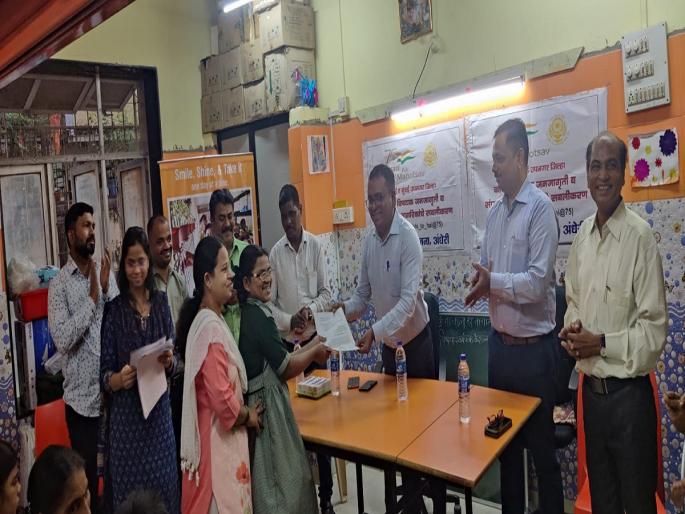 17 eligible children for a special school in Santacruz will get a pension of Rs 1000 | सांताक्रूझ येथील विशेष मुलांच्या शाळेतील पात्र १७ मुलांना मिळणार १००० रुपये पेन्शन 17 eligible children for a special school in Santacruz will get a pension of Rs 1000 | सांताक्रूझ येथील विशेष मुलांच्या शाळेतील पात्र १७ मुलांना मिळणार १००० रुपये पेन्शन