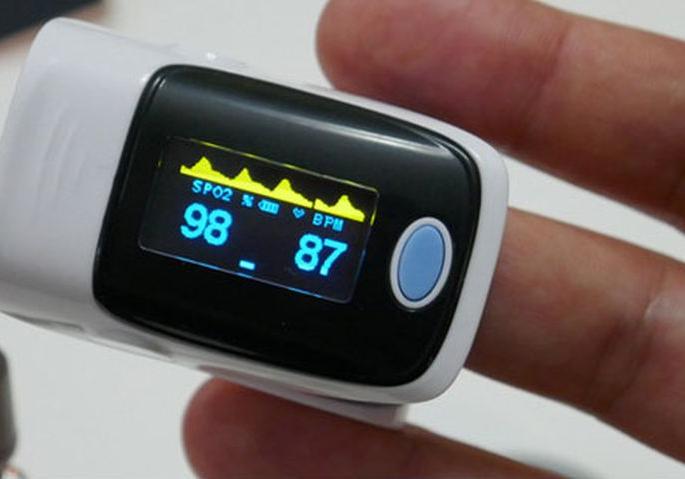 If oxygen is below 90, go to the doctor! | ऑक्सीजन ९० च्या खाली आला तर डॉक्टरकडे जा! If oxygen is below 90, go to the doctor! | ऑक्सीजन ९० च्या खाली आला तर डॉक्टरकडे जा!