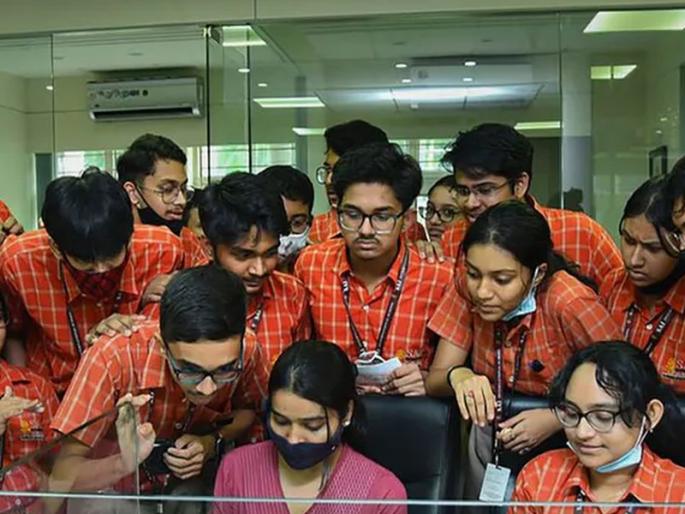 24 students scored 100 percent in JEE-Main exam | जेईई-मेन परीक्षेत २४ विद्यार्थ्यांना १०० टक्के गुण; १३ भाषांमध्ये झाली परीक्षा 24 students scored 100 percent in JEE-Main exam | जेईई-मेन परीक्षेत २४ विद्यार्थ्यांना १०० टक्के गुण; १३ भाषांमध्ये झाली परीक्षा