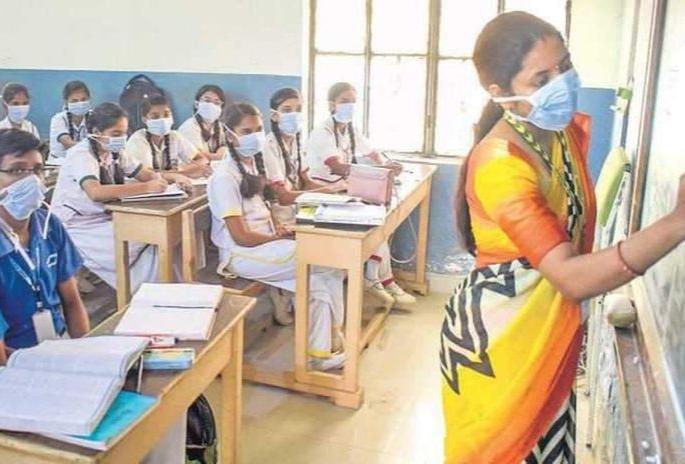 Corona test positive for 17 teachers | १७ शिक्षकांची कोरोना चाचणी पॉझिटिव्ह, ३१ डिसेंबरपर्यंत शाळा बंदच Corona test positive for 17 teachers | १७ शिक्षकांची कोरोना चाचणी पॉझिटिव्ह, ३१ डिसेंबरपर्यंत शाळा बंदच
