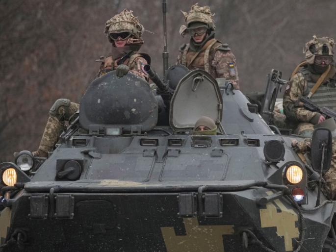 Russia Ukraine War: Ukraine will have to fight the armies of two countries simultaneously; Belarus soldiers will attack ukraine, next 24 hours important | Russia Ukraine War: घात झाला! युक्रेनला एकाचवेळी दोन देशांच्या सैन्याशी लढावे लागणार; पुढचे २४ तास महत्वाचे Russia Ukraine War: Ukraine will have to fight the armies of two countries simultaneously; Belarus soldiers will attack ukraine, next 24 hours important | Russia Ukraine War: घात झाला! युक्रेनला एकाचवेळी दोन देशांच्या सैन्याशी लढावे लागणार; पुढचे २४ तास महत्वाचे