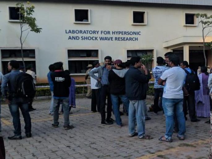 1 killed in blast at IISc Bengaluru laboratory 3 others critically injured | आयआयएस बंगळुरुत हायड्रोजन सिलिंडरचा स्फोट; एका शास्त्रज्ञाचा मृत्यू 1 killed in blast at IISc Bengaluru laboratory 3 others critically injured | आयआयएस बंगळुरुत हायड्रोजन सिलिंडरचा स्फोट; एका शास्त्रज्ञाचा मृत्यू