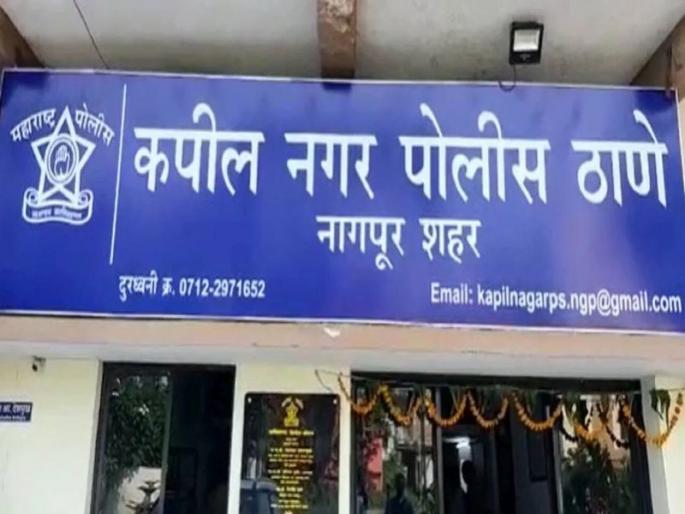 A woman who went to her brother's house was robbed of her jewelry | भावाच्या घरी गेलेल्या महिलेचे दागीने पळविले A woman who went to her brother's house was robbed of her jewelry | भावाच्या घरी गेलेल्या महिलेचे दागीने पळविले