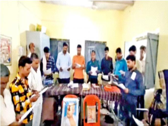 'Sarpanchpati' who is afraid of equality between men and women! | स्त्री–पुरुष समानतेला घाबरणारे मर्द ‘सरपंचपती’! 'Sarpanchpati' who is afraid of equality between men and women! | स्त्री–पुरुष समानतेला घाबरणारे मर्द ‘सरपंचपती’!