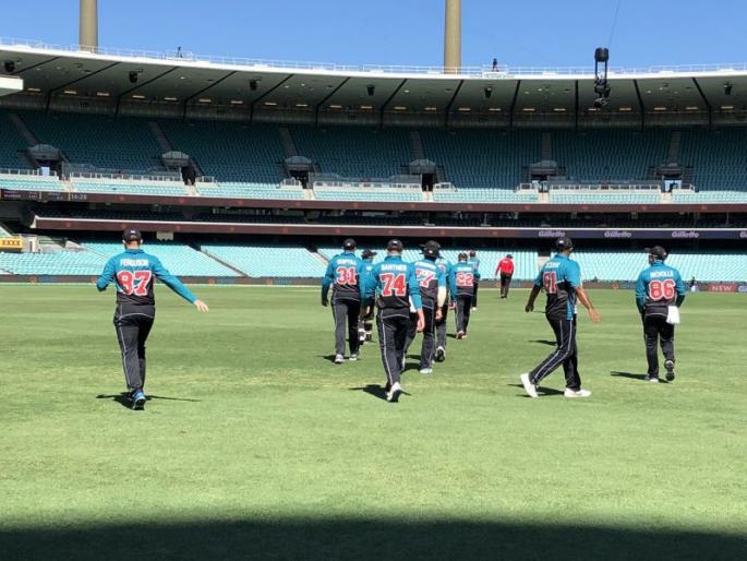 Breaking:Lockie Ferguson has been placed in isolation after reporting a sore throat, He was tested for COVID-19 | Breaking : न्यूझीलंडच्या गोलंदाजामध्ये कोरोनाची लक्षणं?; पुढील 24 तास देखरेखीखाली