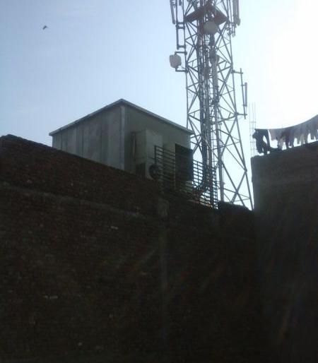 Who will take action on the illegal towers? | अवैध टॉवरवर कोण कारवाई करणार?