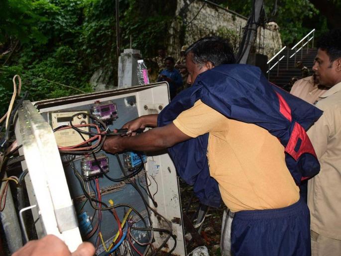 Action to cut off electricity and water supply to unauthorized constructions on Belapur hill | बेलापूर टेकडीवरील अनधिकृत बांधकामांचे वीज, पाणी तोडण्याची कारवाई सुरू Action to cut off electricity and water supply to unauthorized constructions on Belapur hill | बेलापूर टेकडीवरील अनधिकृत बांधकामांचे वीज, पाणी तोडण्याची कारवाई सुरू