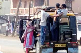 Illegal passenger traffic in the district of Washim | वाशिम जिल्ह्यात अवैध प्रवासी वाहतूकीचा प्रश्न झाला गंभीर! Illegal passenger traffic in the district of Washim | वाशिम जिल्ह्यात अवैध प्रवासी वाहतूकीचा प्रश्न झाला गंभीर!