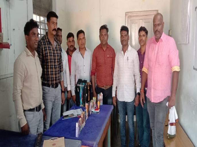 Illegal stock of e-cigarette and web flavor has been seized in Chandrapur   | ई सिगारेट व वेब फ्लेवरचा अवैध साठा जप्त, चंद्रपूर जिल्ह्यातील पहिलीच कारवाई  Illegal stock of e-cigarette and web flavor has been seized in Chandrapur   | ई सिगारेट व वेब फ्लेवरचा अवैध साठा जप्त, चंद्रपूर जिल्ह्यातील पहिलीच कारवाई