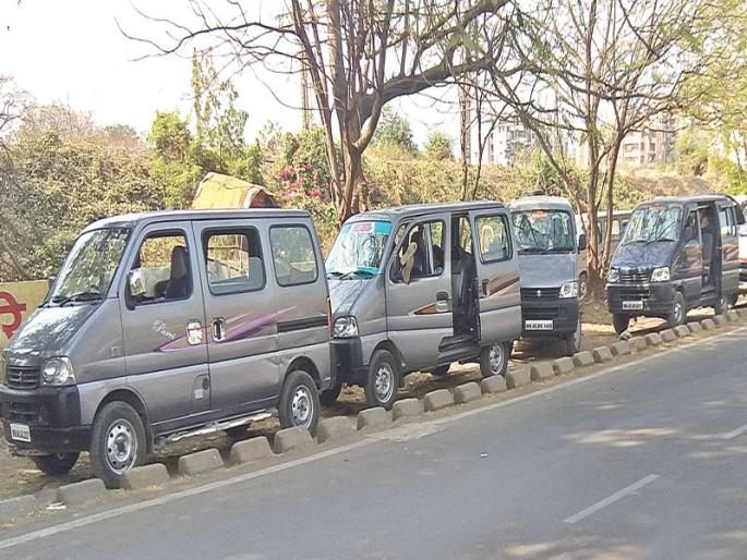 Illegal travel influx | अवैध प्रवासी वाहतुकीचे पेव Illegal travel influx | अवैध प्रवासी वाहतुकीचे पेव