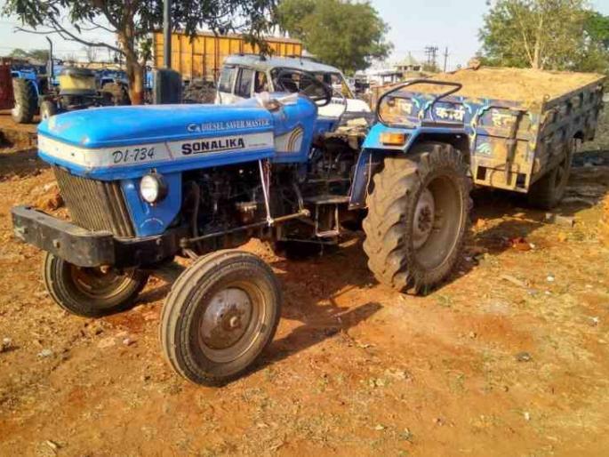 Illegal transport of sand; Tractor confiscated, fine slapped | वाळूची अवैध वाहतूक; ट्रॅक्टर जप्त, १.१५ लाख रुपयांचा दंड Illegal transport of sand; Tractor confiscated, fine slapped | वाळूची अवैध वाहतूक; ट्रॅक्टर जप्त, १.१५ लाख रुपयांचा दंड