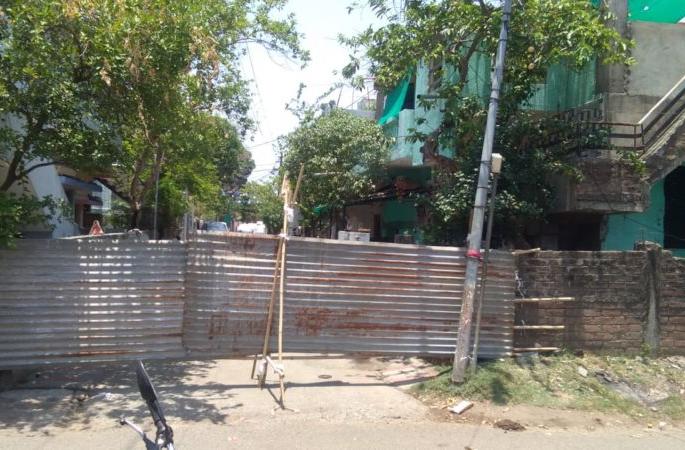 Roads closed in Nagpur despite lack of restricted area | प्रतिबंधित क्षेत्र नसतानाही नागपुरात अनेक वस्त्यांचे रस्ते बंद