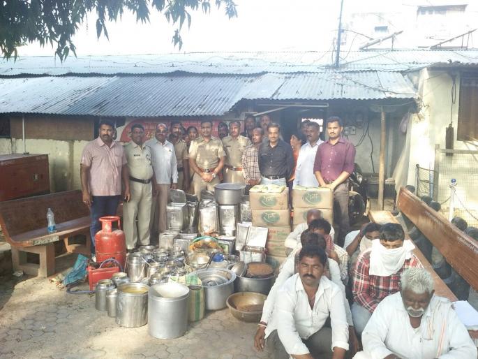 200 kg fake ghee caught in Akola; Gorakhdhana started in the days of the festivities | अकोल्यात पकडले २०० किलो बनावट तूप; सणासुदिच्या दिवसांत सुरु होता गोरखधंदा 200 kg fake ghee caught in Akola; Gorakhdhana started in the days of the festivities | अकोल्यात पकडले २०० किलो बनावट तूप; सणासुदिच्या दिवसांत सुरु होता गोरखधंदा