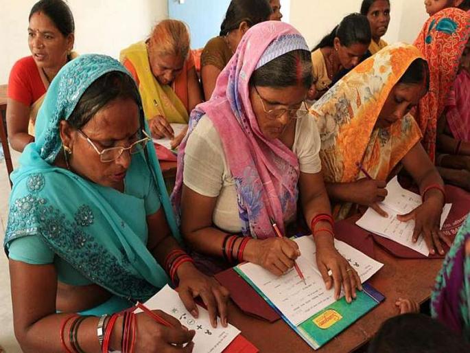In 6 years, 9,949 illiterates received the alphabet | सहा वर्षांमध्ये १७ लाख ९२ हजार निरक्षरांना मिळाली अक्षरओळख In 6 years, 9,949 illiterates received the alphabet | सहा वर्षांमध्ये १७ लाख ९२ हजार निरक्षरांना मिळाली अक्षरओळख