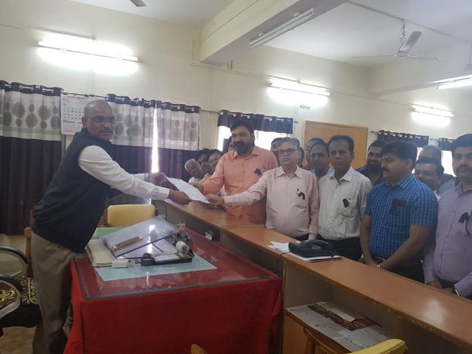 Black days covered by IMA in Khamgaon, Nandura and Jalgaon Jamod talukas | खामगाव, नांदुरा व जळगाव जामोद तालुक्यात आयएमएने पाळला काळा दिवस  Black days covered by IMA in Khamgaon, Nandura and Jalgaon Jamod talukas | खामगाव, नांदुरा व जळगाव जामोद तालुक्यात आयएमएने पाळला काळा दिवस