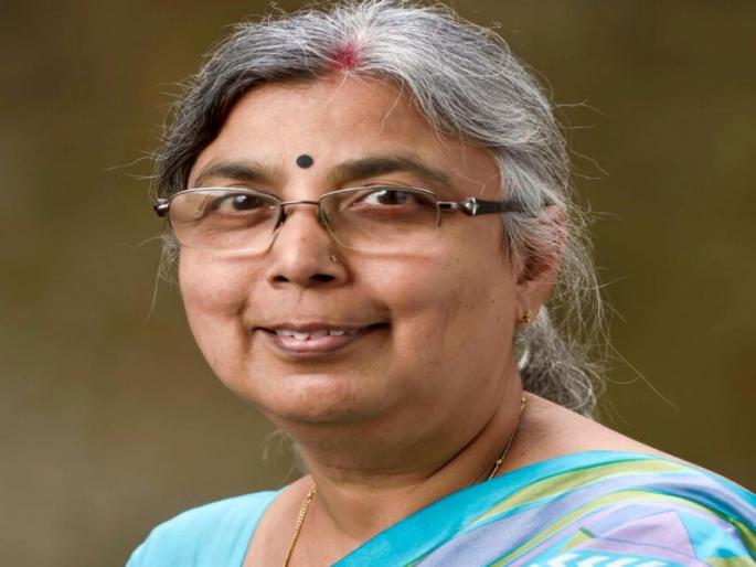 The literary award given by 'Muktijay Pratishthan' Aruna Dhere provided | ‘मृत्युंजय प्रतिष्ठान’च्या वतीने दिला जाणारा साहित्यविषयक पुरस्कार ज्येष्ठ कवयित्री डॉ. अरुणा ढेरे यांना प्रदान The literary award given by 'Muktijay Pratishthan' Aruna Dhere provided | ‘मृत्युंजय प्रतिष्ठान’च्या वतीने दिला जाणारा साहित्यविषयक पुरस्कार ज्येष्ठ कवयित्री डॉ. अरुणा ढेरे यांना प्रदान