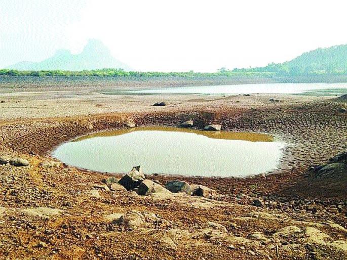 Their damaged thrips, decreased water storage capacity | उन्हेरे धरणाला लागली गळती, पाणी साठवण क्षमता झाली कमी Their damaged thrips, decreased water storage capacity | उन्हेरे धरणाला लागली गळती, पाणी साठवण क्षमता झाली कमी