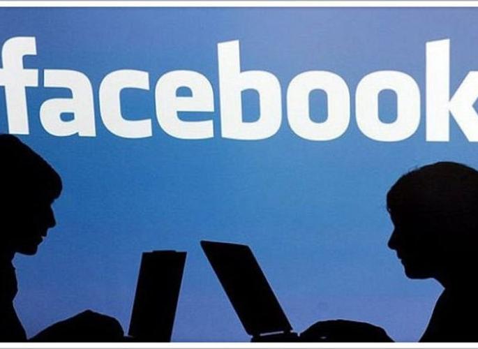 Cheated by a Facebook friend; Says he sends books from London | फेसबुक मैत्रिणीने फसवले; लंडनहून पुस्तके पाठवते सांगून घातला दीड लाखांचा गंडा