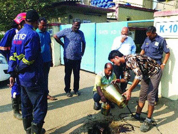Due to the poisonous gas in the sewage system, it is found in Tarapur MIDC | सांडपाण्यातील विषारी वायूमुळे तारापूर एमआयडीसीत पळापळ Due to the poisonous gas in the sewage system, it is found in Tarapur MIDC | सांडपाण्यातील विषारी वायूमुळे तारापूर एमआयडीसीत पळापळ