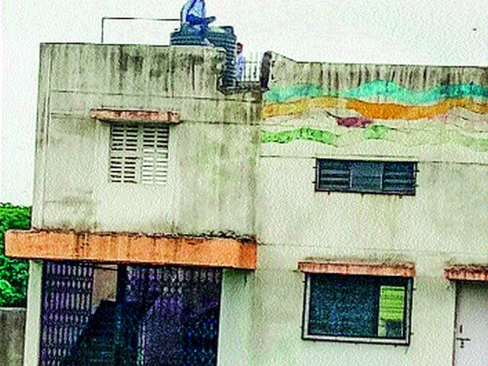 The dungeon built for the Hockey Stadium | हॉकी स्टेडिअम बनले दारुड्याचा अड्डा The dungeon built for the Hockey Stadium | हॉकी स्टेडिअम बनले दारुड्याचा अड्डा