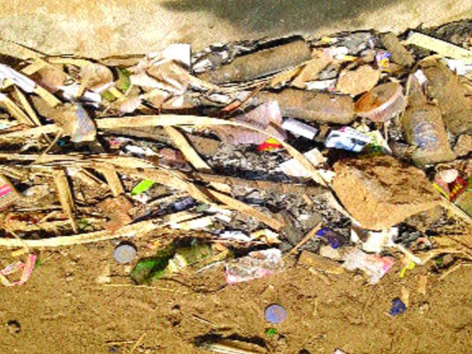 Sports Complex became a sports complex | क्रीडा संकुल बनले गर्दुल्ल्यांचा अड्डा Sports Complex became a sports complex | क्रीडा संकुल बनले गर्दुल्ल्यांचा अड्डा