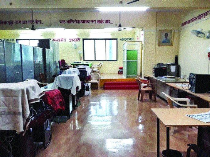 Migrated to Gram Panchayat's education department, moved to office due to security reasons | ग्रामपंचायत विभागाचे शिक्षण विभागात स्थलांतर, सुरक्षेच्या कारणास्तव कार्यालय हलवले Migrated to Gram Panchayat's education department, moved to office due to security reasons | ग्रामपंचायत विभागाचे शिक्षण विभागात स्थलांतर, सुरक्षेच्या कारणास्तव कार्यालय हलवले