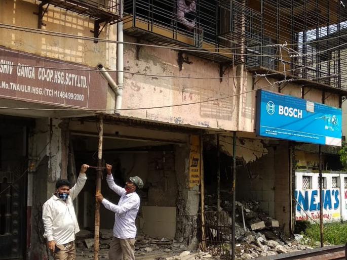 Padkam action on 3 most dangerous buildings in Ulhasnagar | उल्हासनगरात अतिधोकादायक ३ इमारतींवर पाडकाम कारवाई Padkam action on 3 most dangerous buildings in Ulhasnagar | उल्हासनगरात अतिधोकादायक ३ इमारतींवर पाडकाम कारवाई