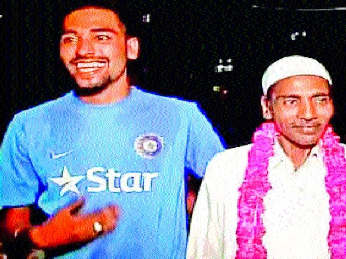 Since then, father's autorickshaw stopped ... | तेव्हापासून वडिलांचे आॅटोरिक्षा चालविणे थांबले...