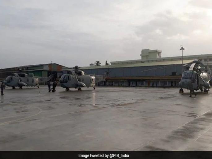 A major accident in Kochi, two helicopter deaths, two naval executions | कोचीमध्ये मोठा अपघात, हेलिकॉप्टरचा दरवाजा तुटल्यानं 2 नौसैनिकांचा मृत्यू A major accident in Kochi, two helicopter deaths, two naval executions | कोचीमध्ये मोठा अपघात, हेलिकॉप्टरचा दरवाजा तुटल्यानं 2 नौसैनिकांचा मृत्यू