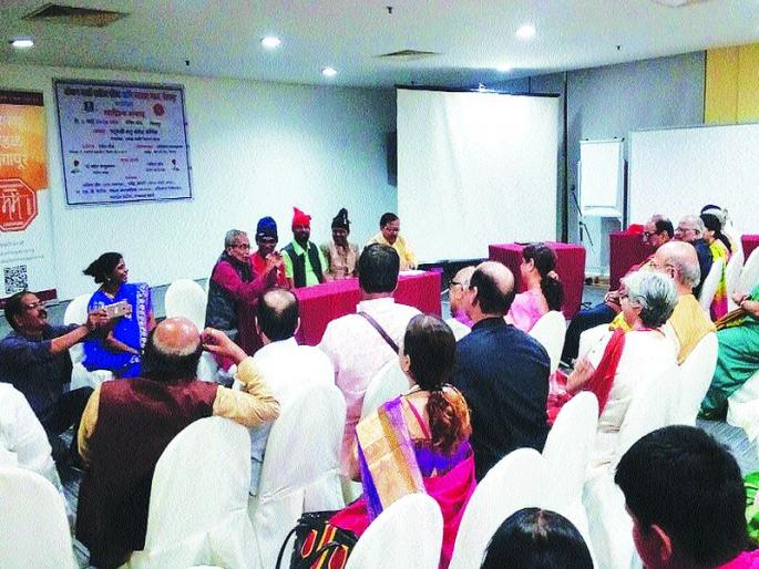 Poetry for Marathi, follow-up for Marathi, poetry, literary and literary attendance | सिंगापुरात मराठीसाठी पाठपुरावा, महाराष्ट्रातून कवी, साहित्यिक अन् रसिकांची हजेरी