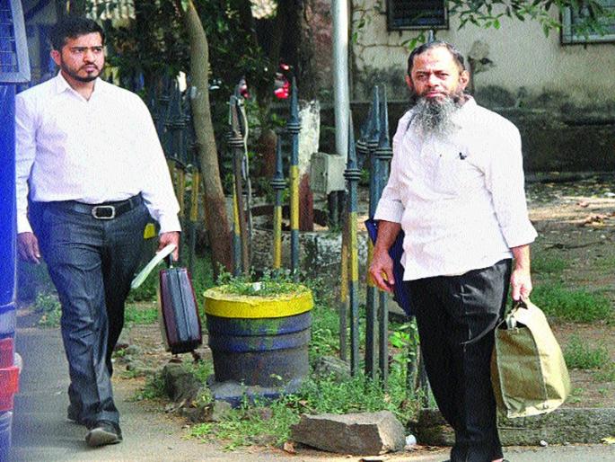 Sakib Nachini, released five months ago, outside jail | साकीब नाचन तुरुंगाबाहेर, पाच महिने आधी सुटका Sakib Nachini, released five months ago, outside jail | साकीब नाचन तुरुंगाबाहेर, पाच महिने आधी सुटका