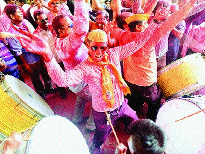 Day-to-day hard work, women workers' participation is significant | दिवसरात्र केलेल्या मेहनतीचे फळ, महिला कार्यकर्त्यांचा सहभाग लक्षणीय Day-to-day hard work, women workers' participation is significant | दिवसरात्र केलेल्या मेहनतीचे फळ, महिला कार्यकर्त्यांचा सहभाग लक्षणीय