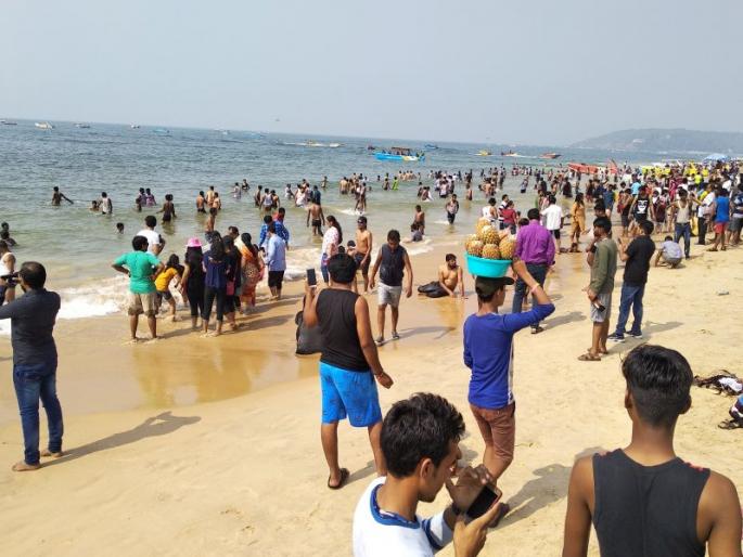 The tourists, who had been specially targeted for the cause, were killed by the police | नाताळात विशिष्ठ उद्दिष्ट्य ठेवून येणारे पर्यटक, पोलिसांची होते दमछाक The tourists, who had been specially targeted for the cause, were killed by the police | नाताळात विशिष्ठ उद्दिष्ट्य ठेवून येणारे पर्यटक, पोलिसांची होते दमछाक