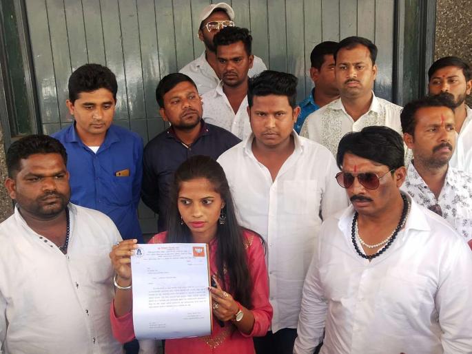 In Nashik, select members of standing committee | नाशिकमध्ये स्थायी समितीच्या सदस्य निवडीवरून राडा In Nashik, select members of standing committee | नाशिकमध्ये स्थायी समितीच्या सदस्य निवडीवरून राडा