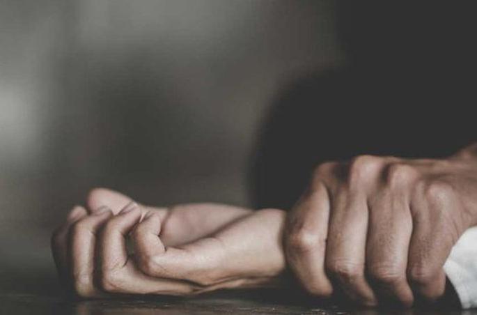 guest molested girl in Nagpur; parents shocked | पाहुणा बनून आला आणि अब्रू लुटून गेला; आईवडिलांना कळलेच नाही...
