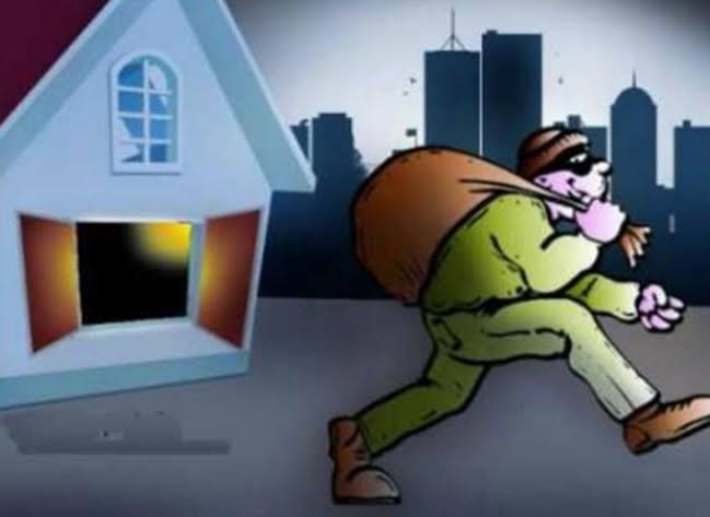  Thousands of houses burst into Ganapati city | गणपती नगरात ७५ हजाराची घरफोडी