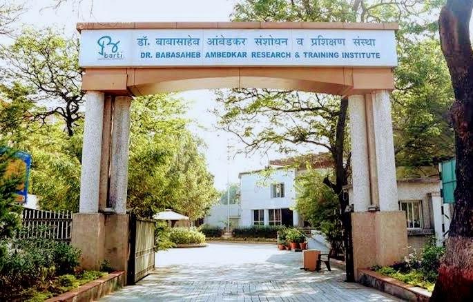 The statewide examination conducted by Barty is suspicious | बार्टीतर्फ राज्यभर घेण्यात आलेली परीक्षा संशयास्पद The statewide examination conducted by Barty is suspicious | बार्टीतर्फ राज्यभर घेण्यात आलेली परीक्षा संशयास्पद