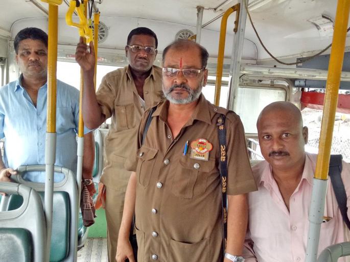 Bonus for Best Employees Finally | बेस्ट कर्मचाऱ्यांना अखेर मिळाला बोनस; बेस्टच्या तिजोरीवर ३८ कोटींचा भार Bonus for Best Employees Finally | बेस्ट कर्मचाऱ्यांना अखेर मिळाला बोनस; बेस्टच्या तिजोरीवर ३८ कोटींचा भार