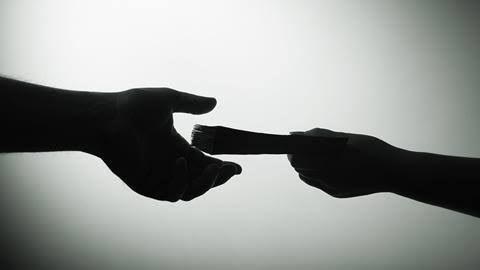 Village Industries Officer in the net of ACB taking bribe of two thousand! | दोन हजारांची लाच घेताना ग्रामउद्योग अधिकारी एसीबीच्या जाळ््यात! Village Industries Officer in the net of ACB taking bribe of two thousand! | दोन हजारांची लाच घेताना ग्रामउद्योग अधिकारी एसीबीच्या जाळ््यात!