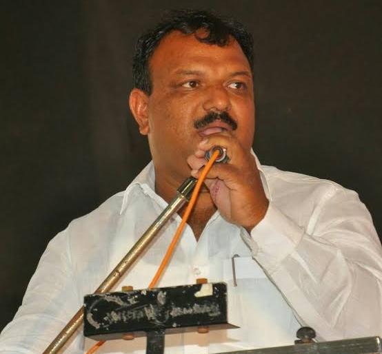 Shiv Sena mayor Dilip Satpute, mastermind of biodiesel smuggling; Satpute absconding, chauffeur search by police | बायोडिझेल तस्करीचा मास्टरमाईंड शिवसेनेचा शहरप्रमुख दिलीप सातपुते; सातपुते फरार, पोलिसांकडून चौफेर शोध Shiv Sena mayor Dilip Satpute, mastermind of biodiesel smuggling; Satpute absconding, chauffeur search by police | बायोडिझेल तस्करीचा मास्टरमाईंड शिवसेनेचा शहरप्रमुख दिलीप सातपुते; सातपुते फरार, पोलिसांकडून चौफेर शोध