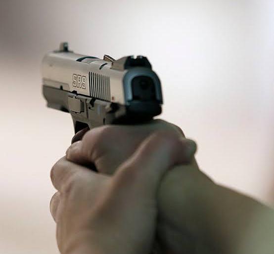 Assassination of accused in police custody; incidents in the city | पोलिसांच्या ताब्यातील आरोपीवर प्राणघातक हल्ला;नगर शहरातील घटना